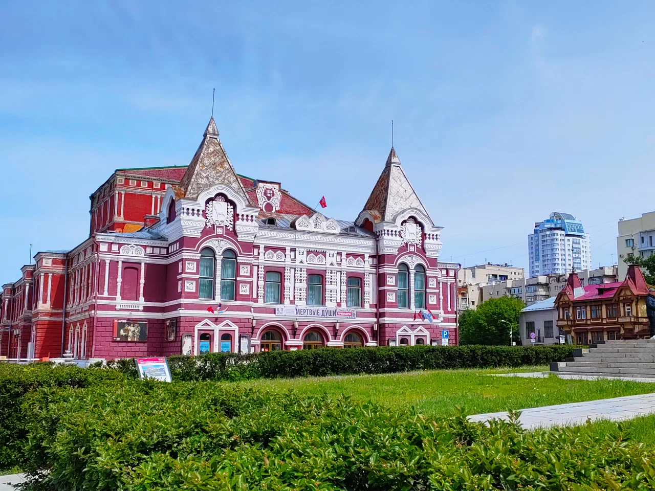 Хлеб и зрелища! На что посмотреть и где покушать в центре.